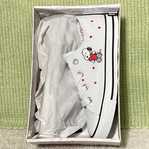 Peanuts Snoopy Kids White/Red Low Canvas Lace Up Sneaker Shoes NIB Sizes US 12 - Picture 10 of 12